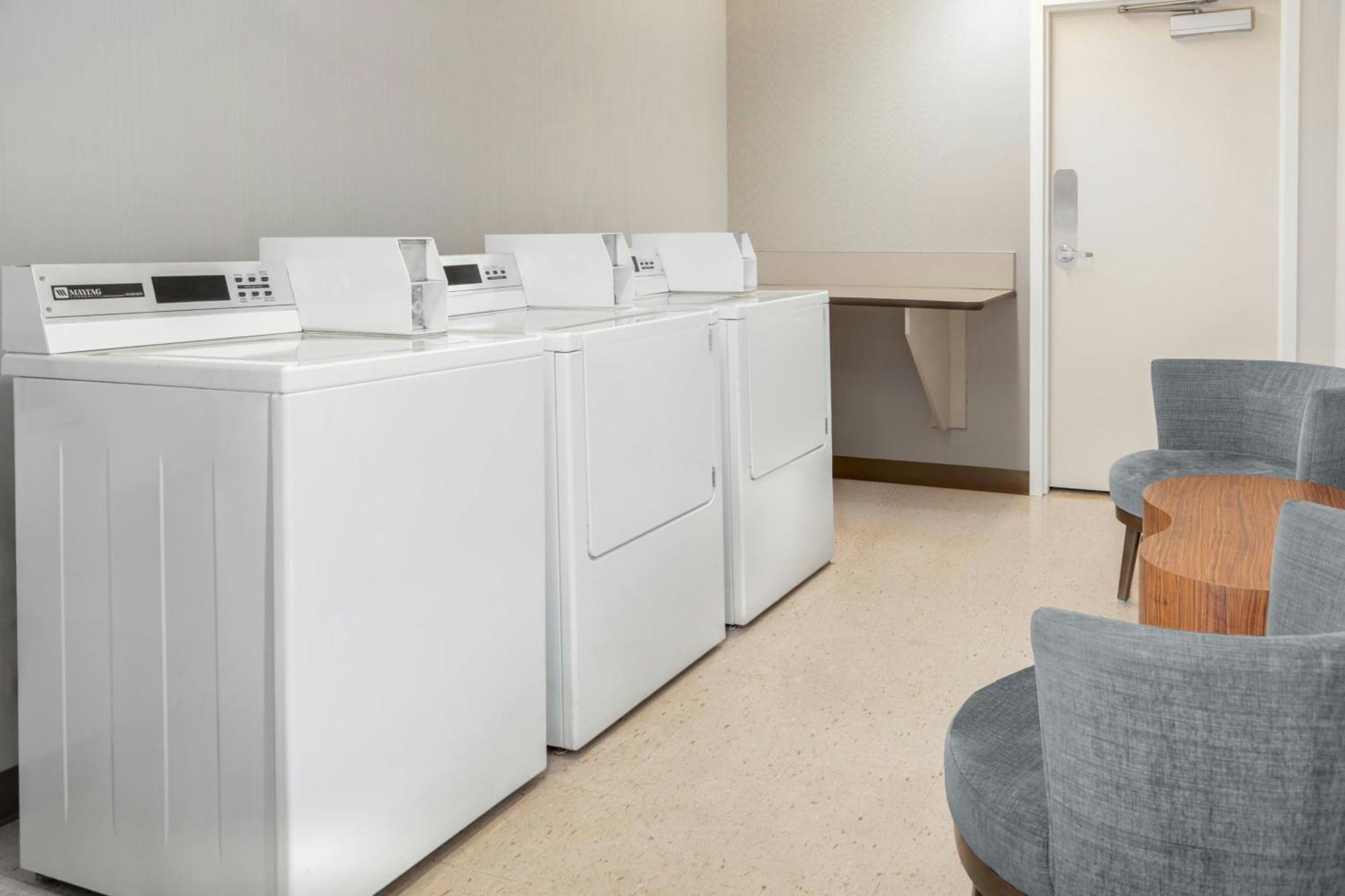 Springhill Suites Detroit Оберн-Хиллс Экстерьер фото